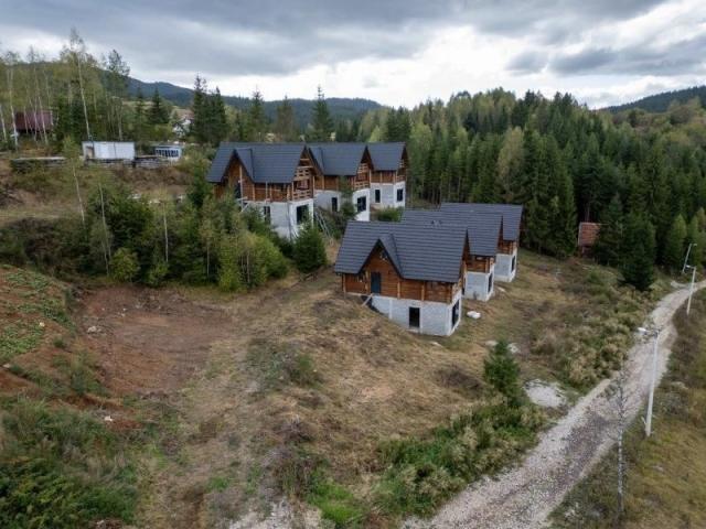 Prodaje se 5 vikendica površine 702 m2, Zlatar, Nova Varoš