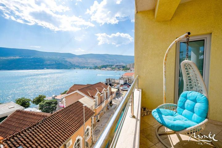 Stan sa 1 spavaćom sobom i panoramskim pogledom na more 2 koraka od mora, Herceg Novi