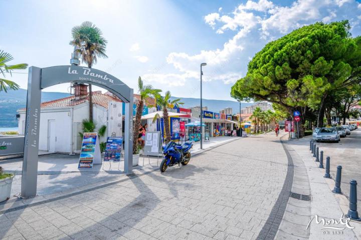 Stan sa 1 spavaćom sobom i panoramskim pogledom na more 2 koraka od mora, Herceg Novi