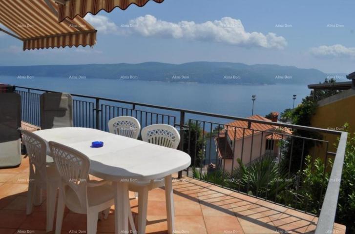 Haus Ein Haus mit Wohnungen zum Verkauf in einem sehr ruhigen Ort mit Panoramablick auf das Meer, Ra