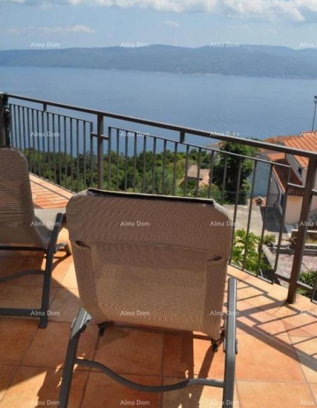 Haus Ein Haus mit Wohnungen zum Verkauf in einem sehr ruhigen Ort mit Panoramablick auf das Meer, Ra