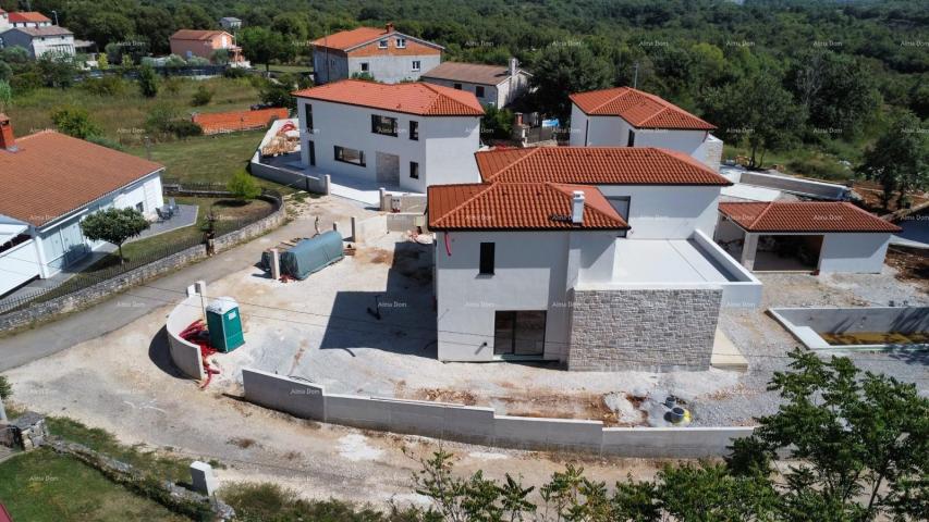 Kuća Atraktivna, visoko kvalitetna, moderna vila sa bazenom. Sv. Lovreč, okolica Poreča!