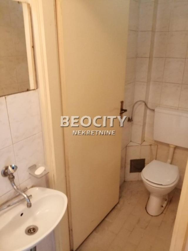 Zemun, Centar, Masarikov trg, 0. 5, 13m2, 700EUR