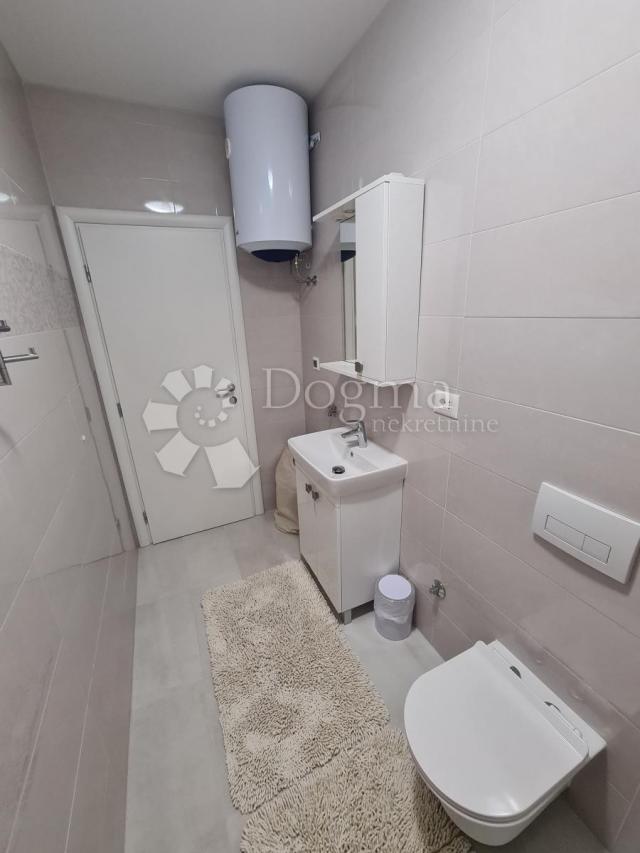 Dramalj, apartmanska kuća 200 m od mora