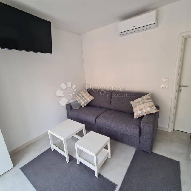 Dramalj, apartmanska kuća 200 m od mora