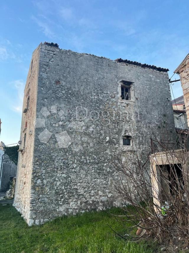 RIJETKOST U PONUDI!!! SAMOSTOJEĆA KUĆA SA POGLEDOM NA MORE U STAROGRADSKOJ JEZGRI