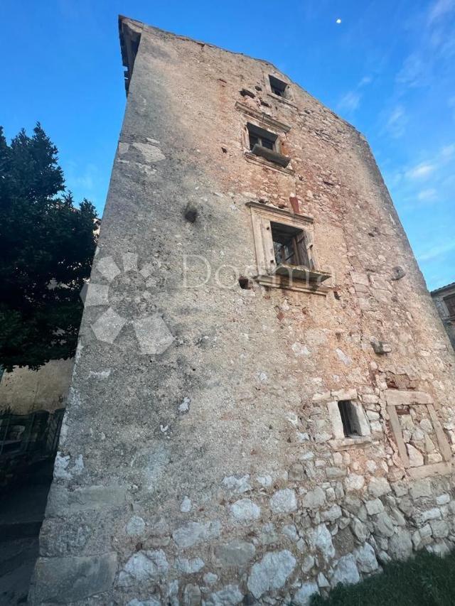 RIJETKOST U PONUDI!!! SAMOSTOJEĆA KUĆA SA POGLEDOM NA MORE U STAROGRADSKOJ JEZGRI