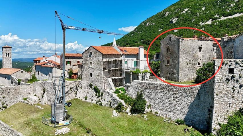 RIJETKOST U PONUDI!!! SAMOSTOJEĆA KUĆA SA POGLEDOM NA MORE U STAROGRADSKOJ JEZGRI