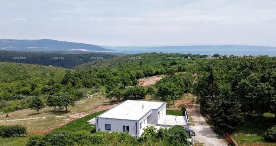 Haus Zum Verkauf steht ein einstöckiges Haus mit Swimmingpool in der Nähe von Marčana