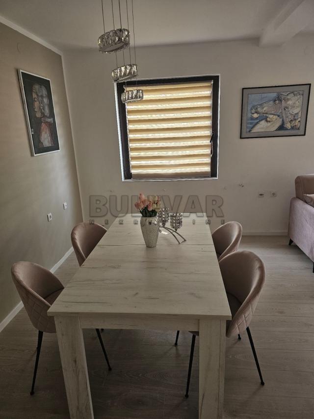 Izdavanje, lux  stan - apartman u   Kragujevcu, naselje Šumarice – površina 132 m2