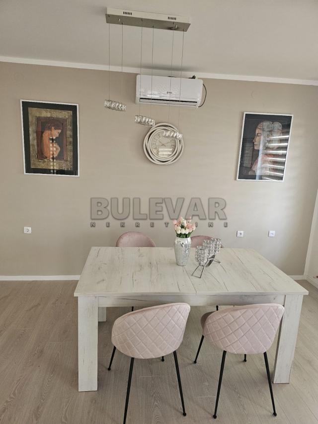 Izdavanje, lux  stan - apartman u   Kragujevcu, naselje Šumarice – površina 132 m2