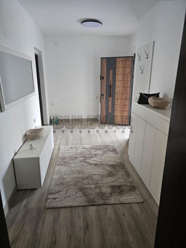 Izdavanje, lux  stan - apartman u   Kragujevcu, naselje Šumarice – površina 132 m2