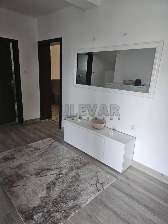 Izdavanje, lux  stan - apartman u   Kragujevcu, naselje Šumarice – površina 132 m2