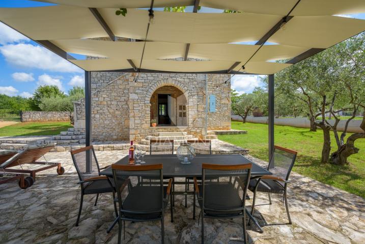 Poreč, surroundings, autochthonous Istrian stone house in a quiet place