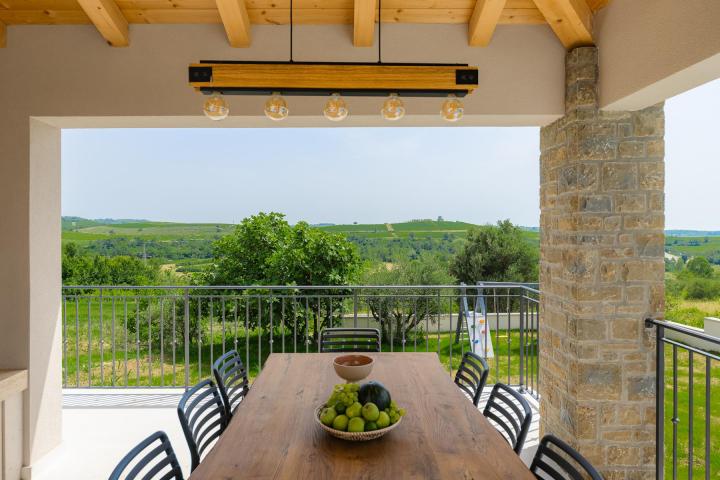 Buje, Eskluzivna samostojeća villa s očaravajućim panoramskim pogledom na more 