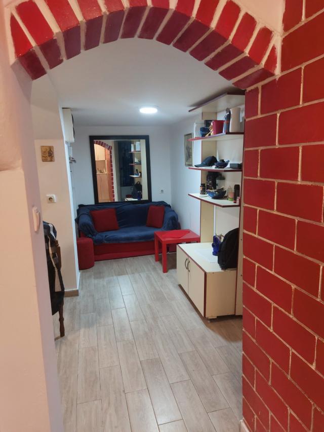 ZEMUN KARADJ. TRG-ZEMUN 33m2 , 67000e