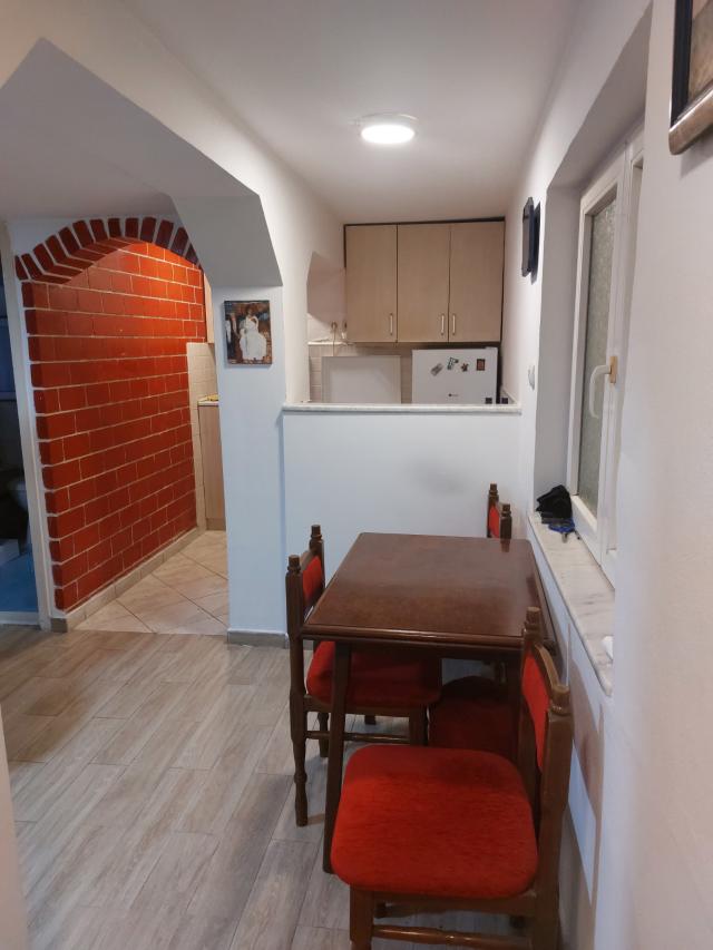 ZEMUN KARADJ. TRG-ZEMUN 33m2 , 67000e