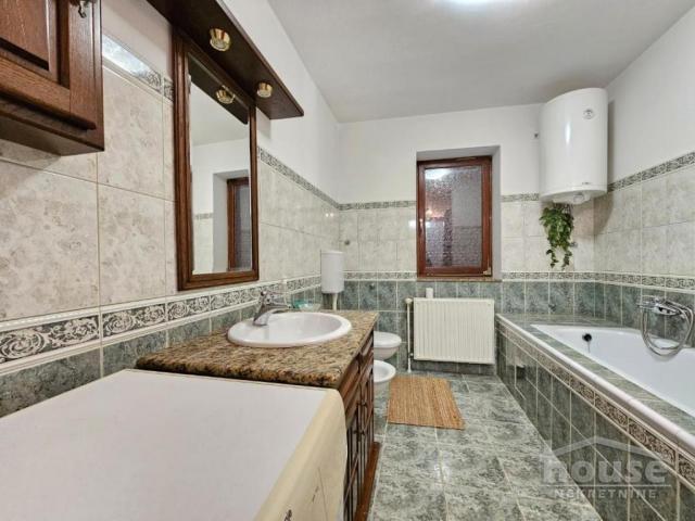 Izdavanje NOVI SAD, LIPOV GAJ, kv: 130, € 1000, ID: 9116677