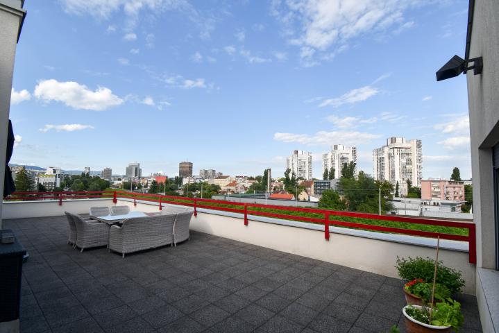 Penthouse na Knežiji - novogradnja - PRODAJA