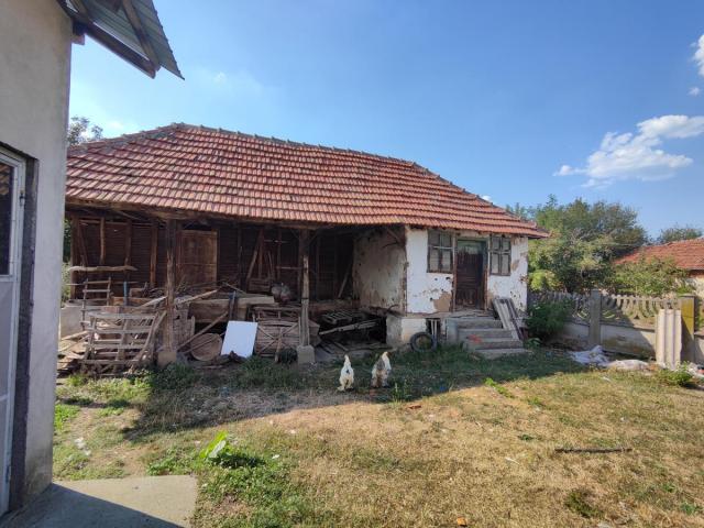 Country house in the village of Kočina in a good location