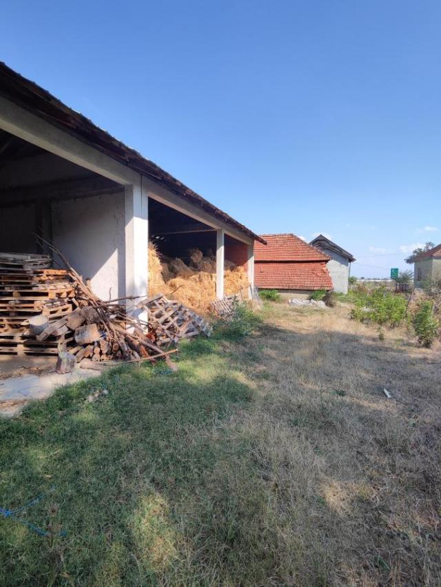 Country house in the village of Kočina in a good location