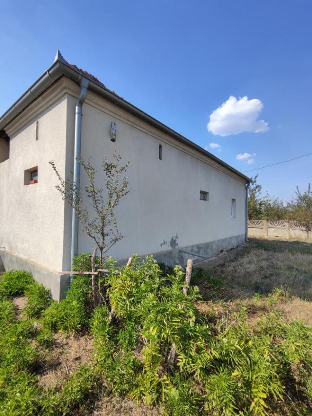 Country house in the village of Kočina in a good location