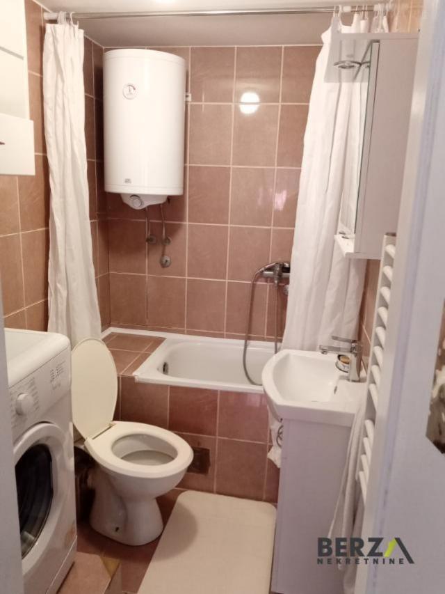 DVORIŠNA DUPLEX GARSONJERA U CENTRU