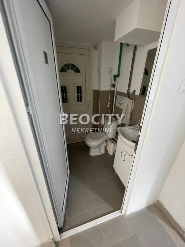 Novi Beograd, Bežanijska kosa 1, Stojana Aralice, 5. 0, 220m2, 2200EUR