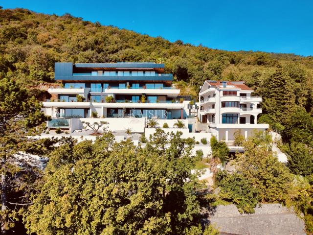 Opatija – Unfertige Wohnung mit einem Schlafzimmer, separatem Studio und fantastischer Aussicht