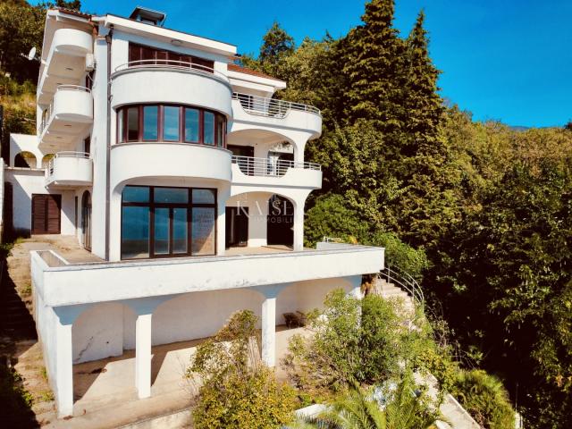 Opatija – Unfertige Wohnung mit einem Schlafzimmer, separatem Studio und fantastischer Aussicht