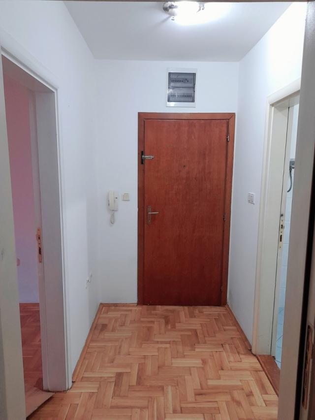 NOVI SAD - PODBARA - 42. 00 m2