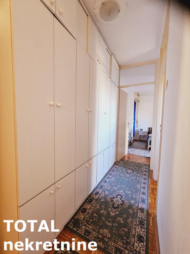 4 Četvorosoban stan NOVI SAD, 185400€