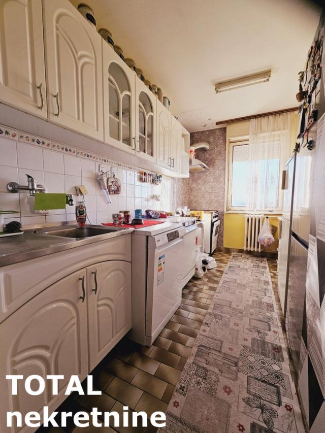 4 Četvorosoban stan NOVI SAD, 185400€