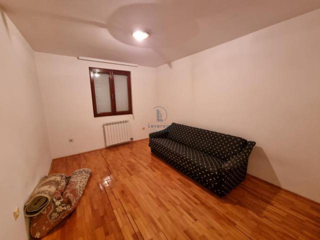 Poslovni prostor, Medaković(kod Avenije), 80 m2