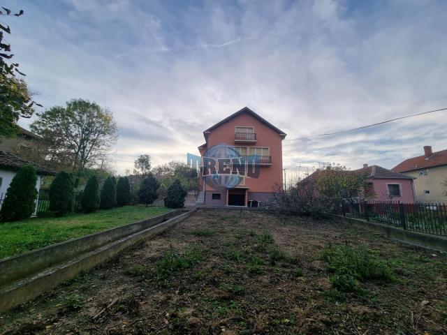 Na prodaju kuća u Lapovu, pored glavnog puta