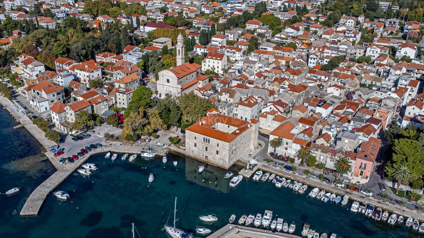 Kaštel Lukšić, centar, kuća u nizu, prodaja