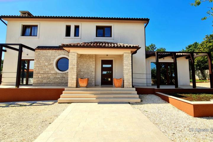 Istra, Hrboki - vrhunska moderna kvalitetna petfriendly villa NKP 159 m2 s bazenom, 1998 m2 parcele