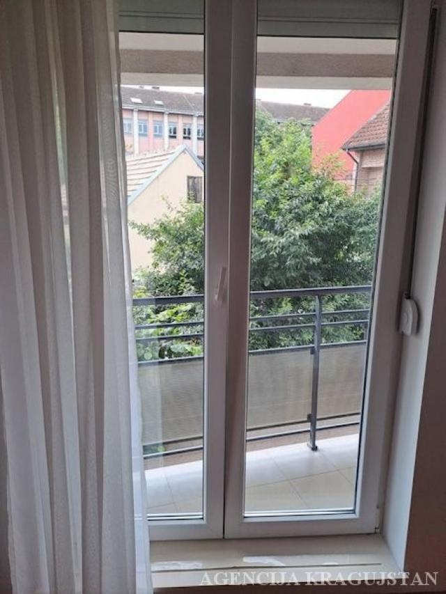 Izdavanje, Stan, 58. 00m2 , Centar