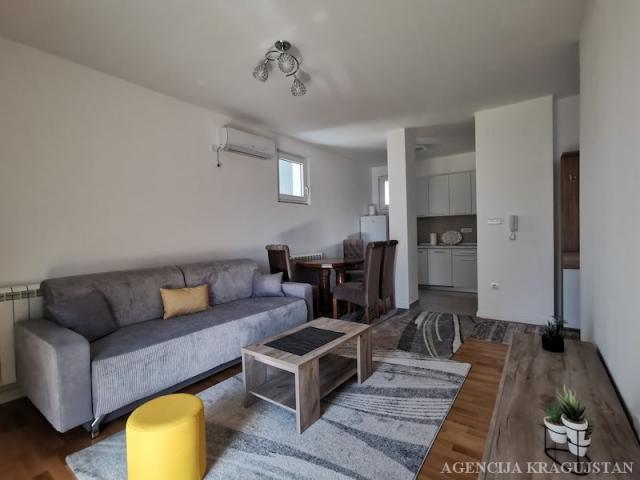 Izdavanje, Stan, 61. 00m2 , Vašarište