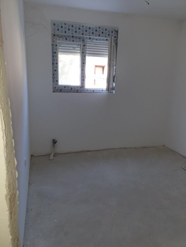 VOZDOVAC JAJINCI 66m2 , T , 130000e