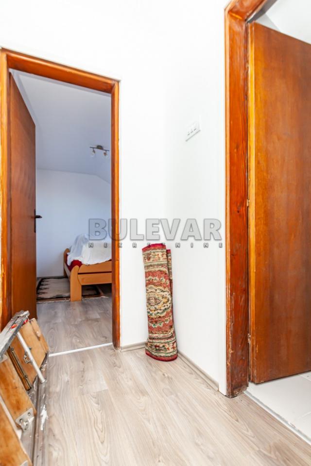 Dvioposoban  stan - dupleks, VI  sprat , 52 m2, Crveni  Pevac