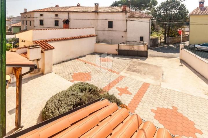 Marčana, two attractive houses in a quiet location