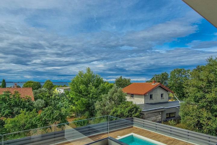 Istra, luksuzna villa 276 m2 s 4 spavaće sobe, bazenom i pogledom na more