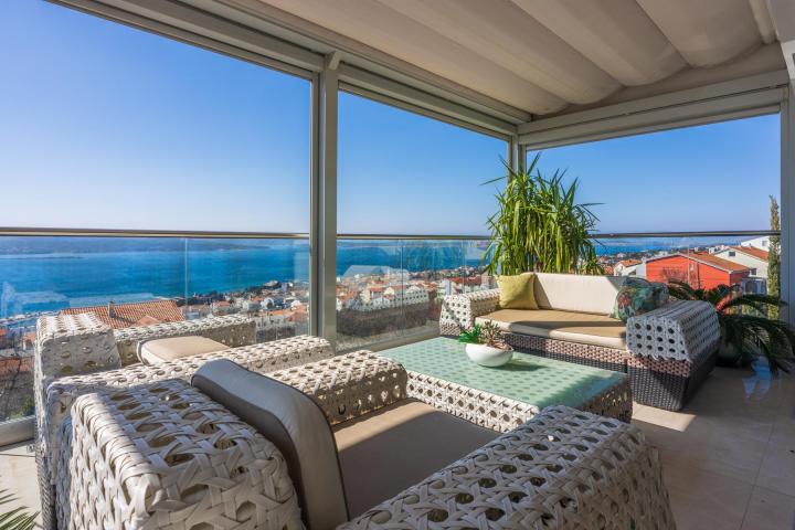 Crikvenica, luksuzni penthouse s panoramskim pogledom na more površine 170m2