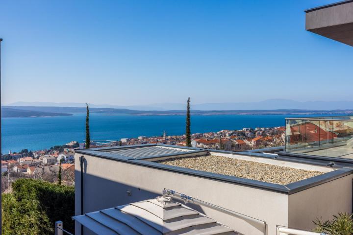 Crikvenica, luksuzni penthouse s panoramskim pogledom na more površine 170m2