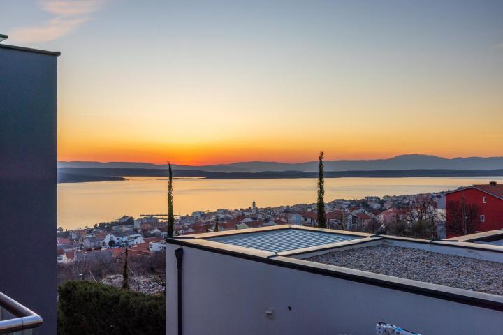 Crikvenica, luksuzni penthouse s panoramskim pogledom na more površine 170m2