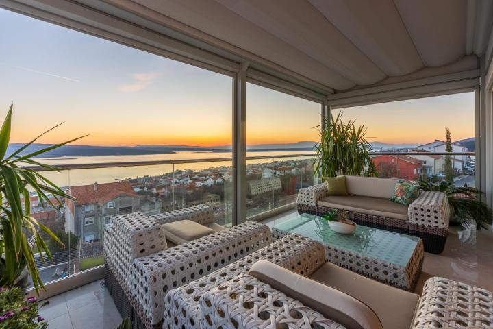 Crikvenica, luksuzni penthouse s panoramskim pogledom na more površine 170m2