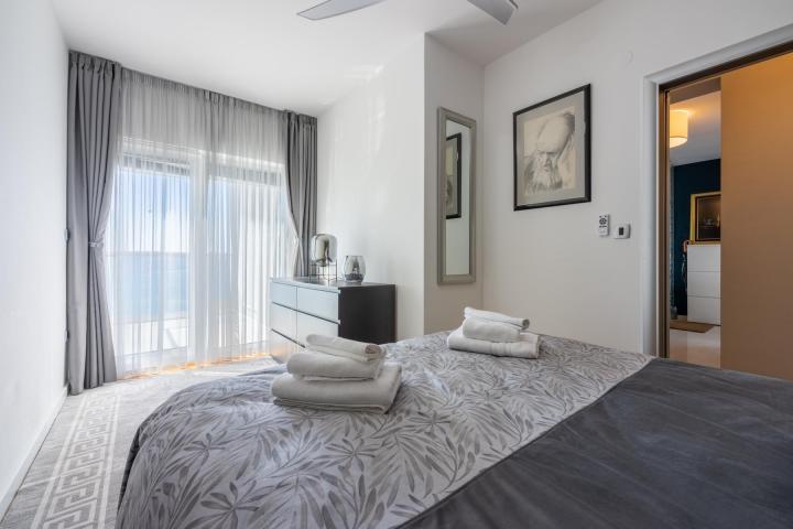 Crikvenica, luksuzni penthouse s panoramskim pogledom na more površine 170m2