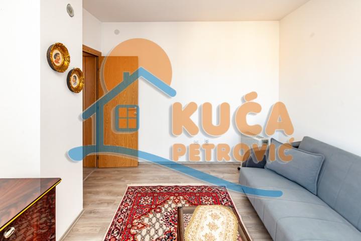 Dvioposoban  stan - dupleks, VI  sprat , 52 m2, Crveni  Pevac