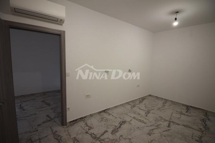 Novogradnja, apartman u prizemlju, centar otoka Vira